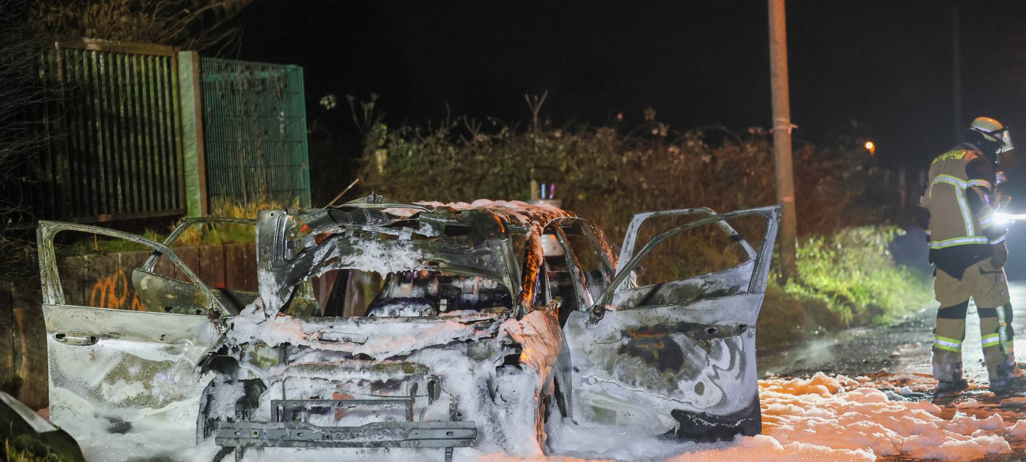 Silvesternacht: Brennende Autos und Müllcontainer
