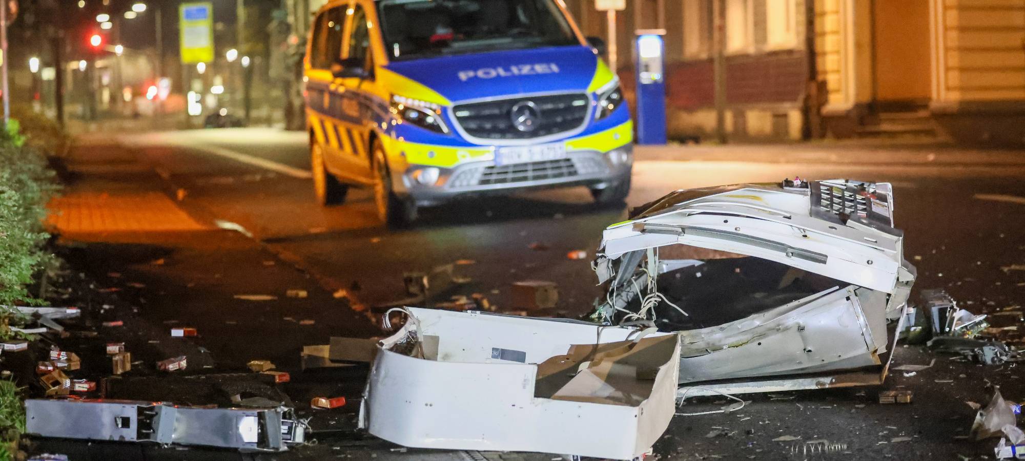Silvesternacht: Brennende Autos und Müllcontainer