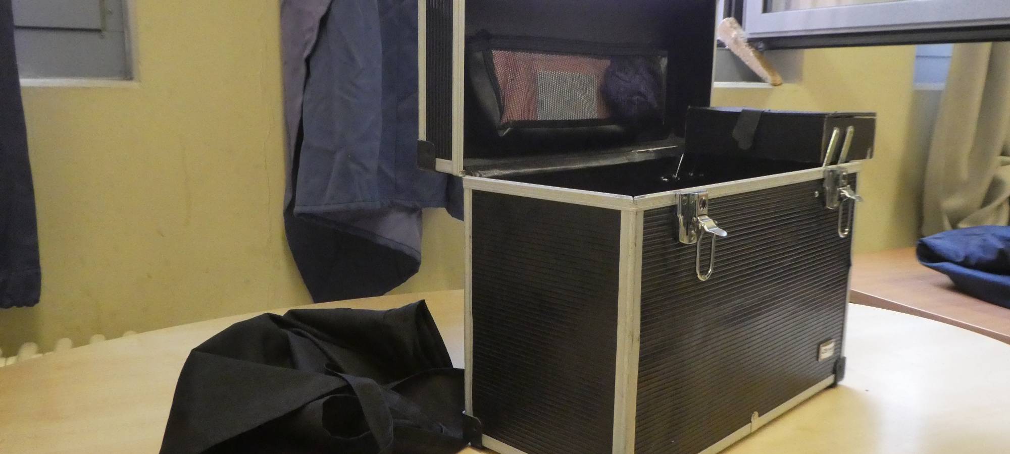 Knast live: Haarrest - Macht Gefängnis schneller grau?