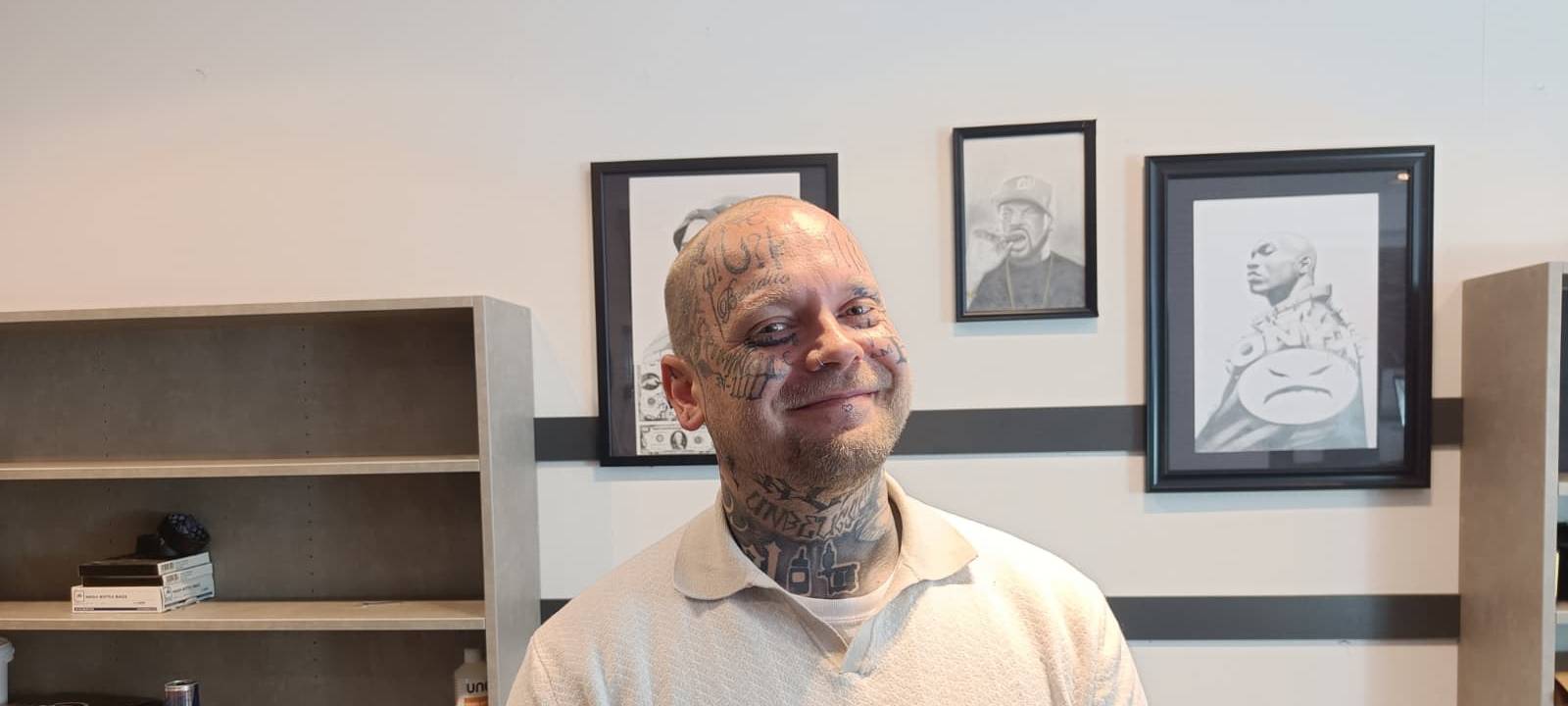 Wegen Gesichtstattoos abgestempelt: Dustin aus Solingen