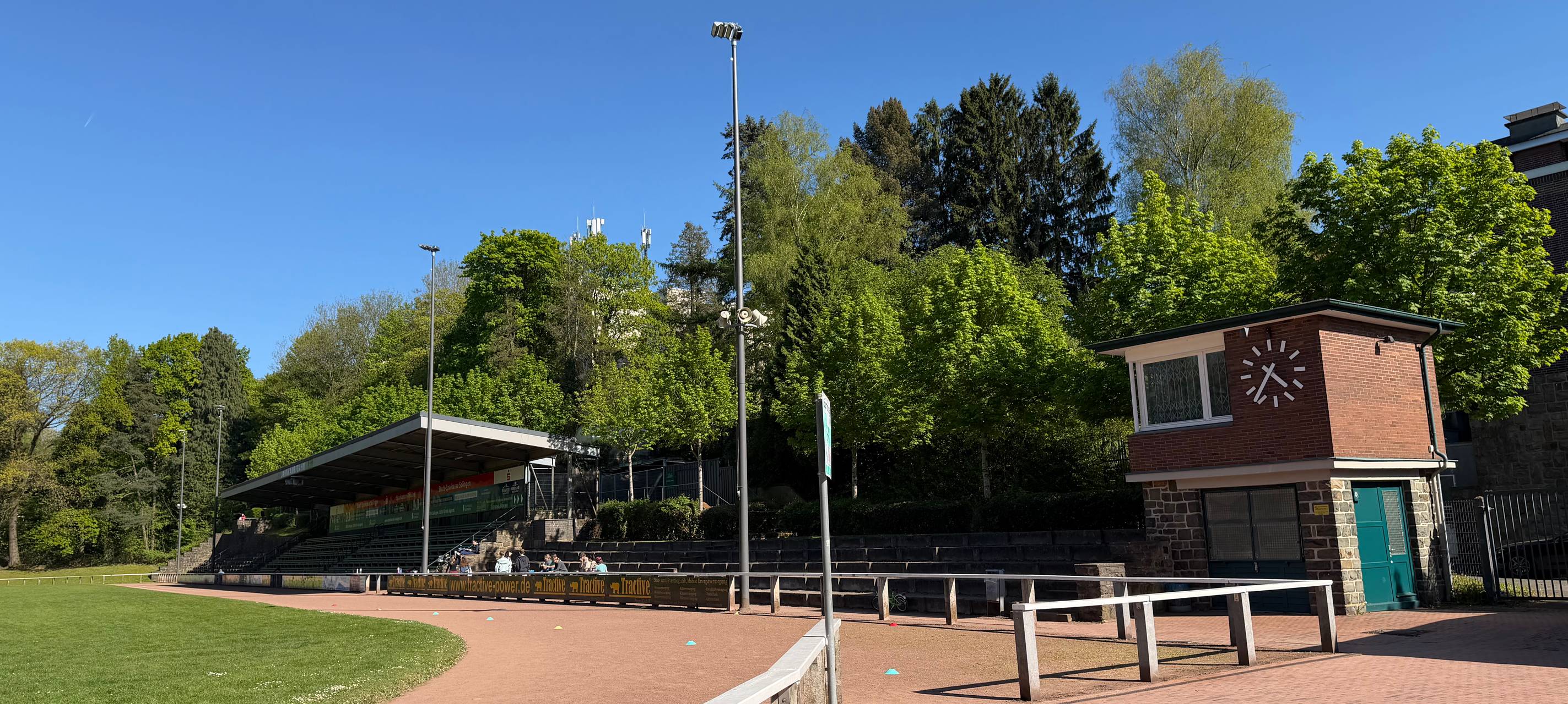 Stadt soll Kunststoffbahn im Walder Stadion prüfen
