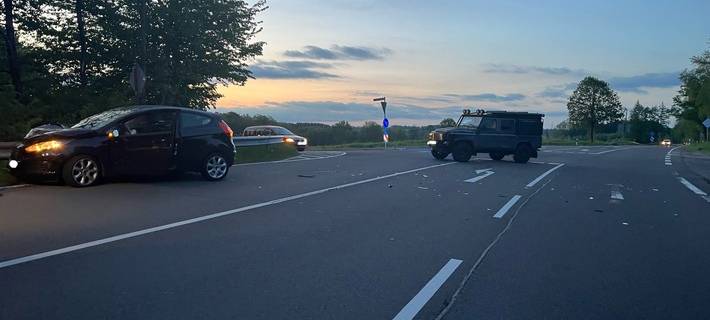 Autos kollidierten auf Kreuzung