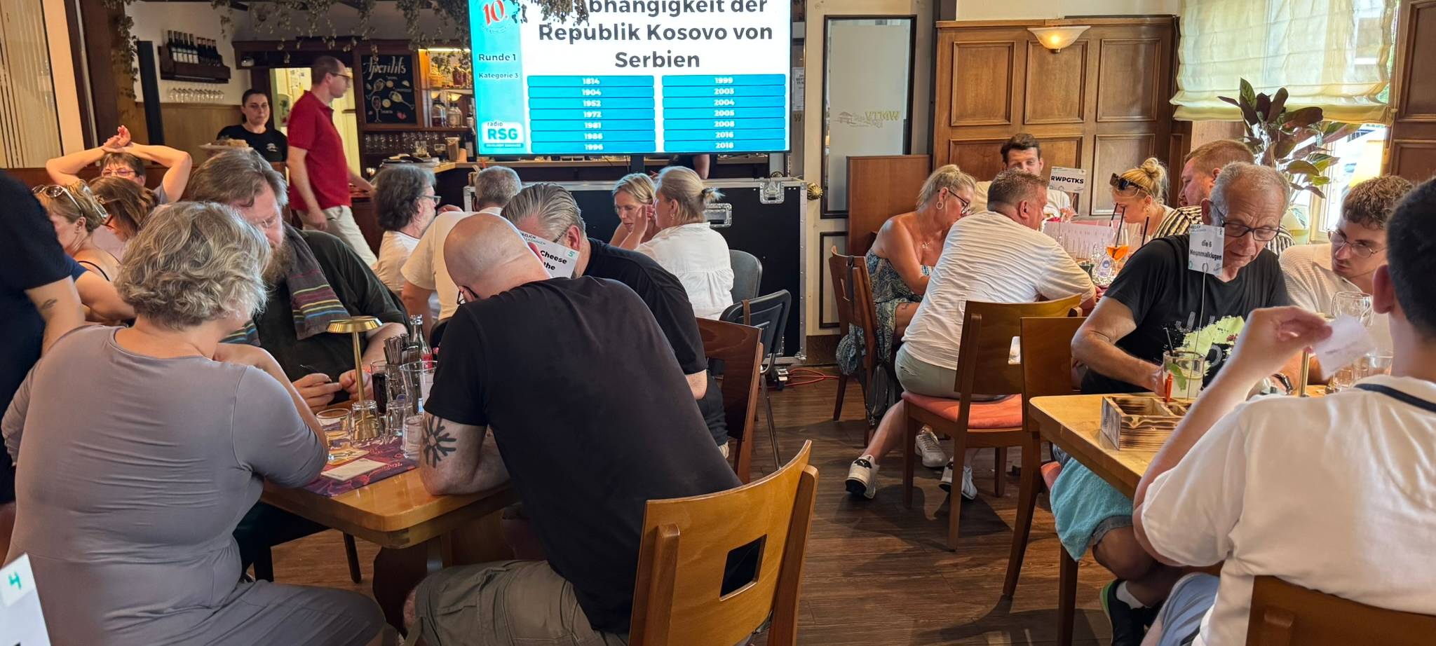 "Der bunte Haufen" gewinnt zum 2. Mal das Kneipenquiz