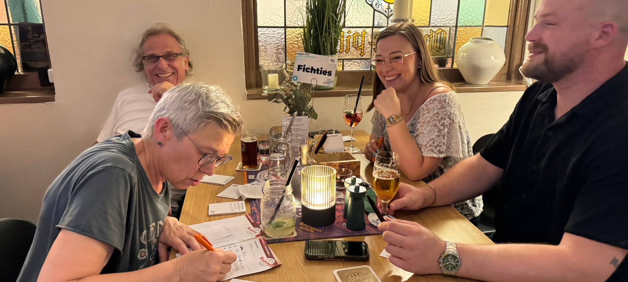 "Der bunte Haufen" gewinnt zum 2. Mal das Kneipenquiz