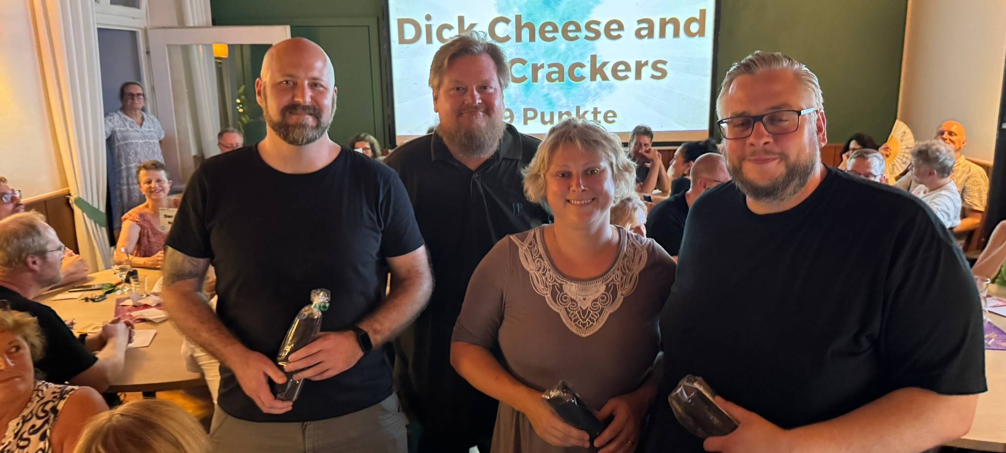 "Der bunte Haufen" gewinnt zum 2. Mal das Kneipenquiz