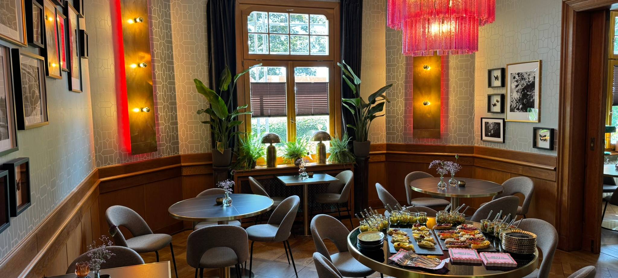 Schwarze Pizza und britische Teekultur - neue Restaurants im RSG-Land