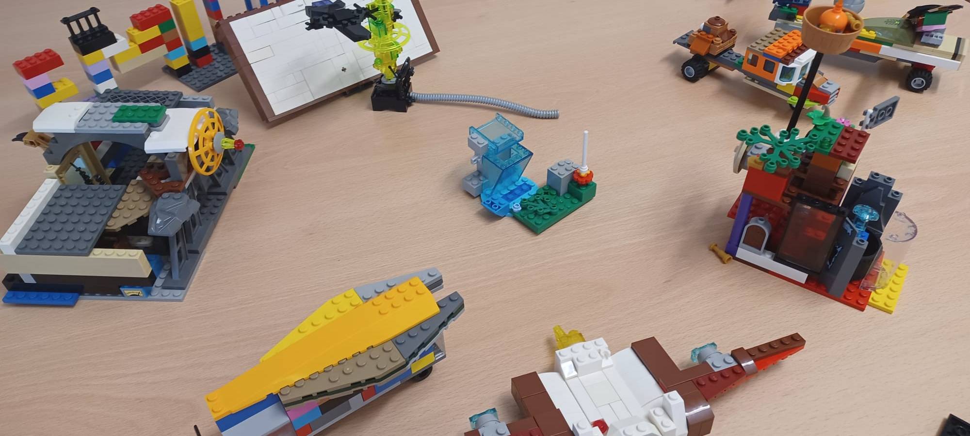Hier entsteht ein Lego-Mosaik: Sommerferien-Workshop in Solingen