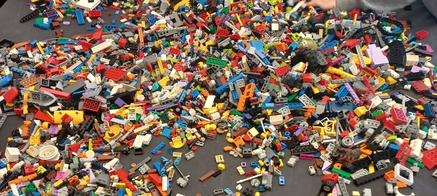 Hier entsteht ein Lego-Mosaik: Sommerferien-Workshop in Solingen