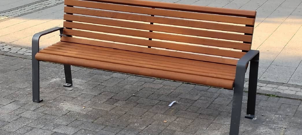Zehn neue Sitzbänke für die Alleestraße