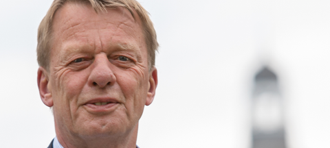 Mast-Weisz gratuliert Uwe Schneidewind