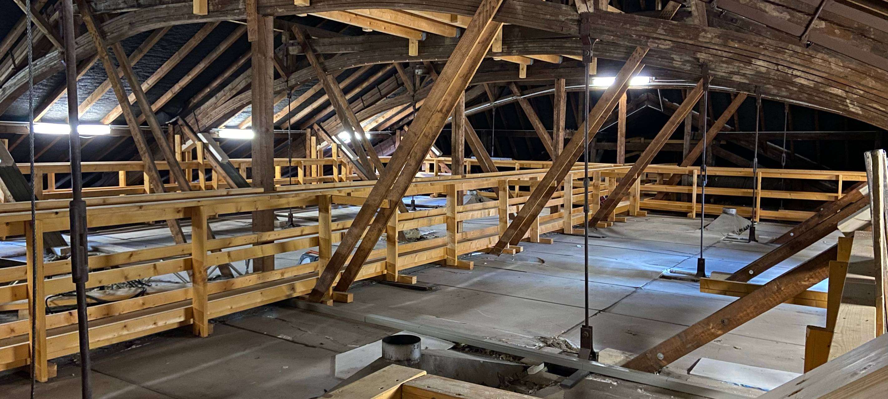 Das Dach der Solinger Cobra wird gesichert